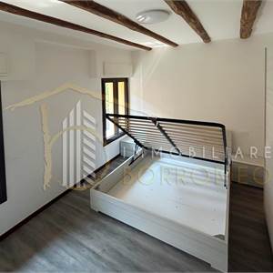 2 locali In Vendita a Barlassina