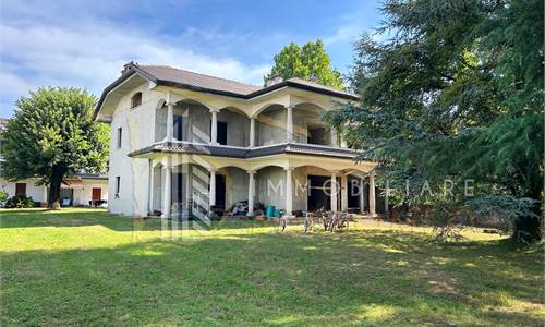 Esclusiva proprietà con ampi spazi e giardino