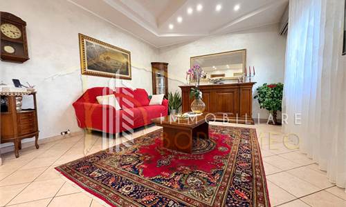 Trilocale in villa bifamiliare completamente indipendente, con giardino privato