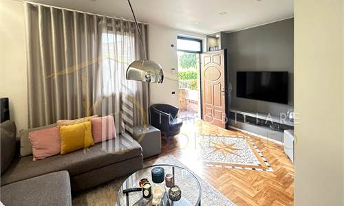 Villetta con giardino e taverna, completamente arredata