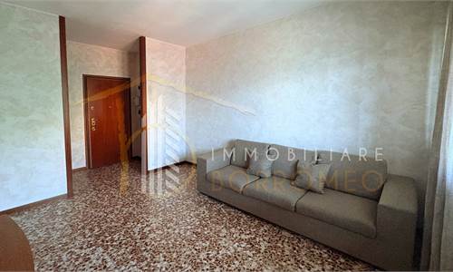 Trilocale con cucina abitabile in zona servita – subito disponibile