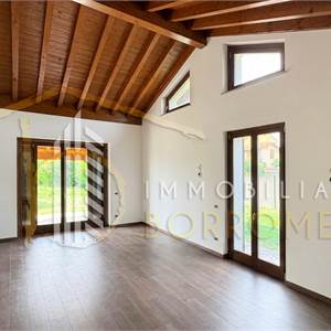 Villa Bifamiliare In Vendita a Misinto