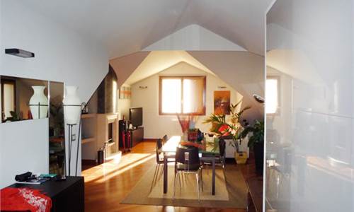 Attico Quadrilocale di Prestigio con Terrazzo e Box Doppio